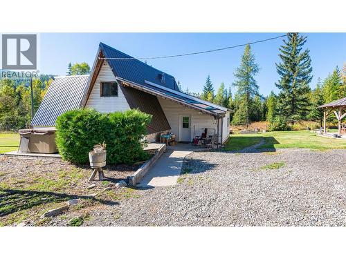7698 3 Highway, Yahk, BC - Outdoor