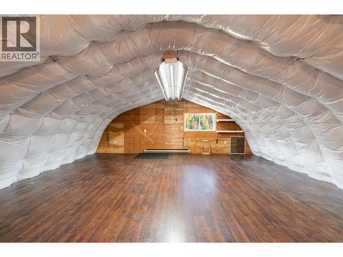 7698 3 Highway, Yahk, BC - Indoor Photo Showing Other Room