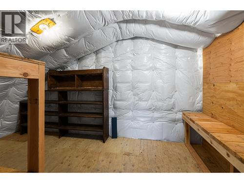 7698 3 Highway, Yahk, BC - Indoor