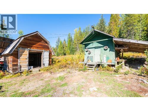 7698 3 Highway, Yahk, BC - Outdoor