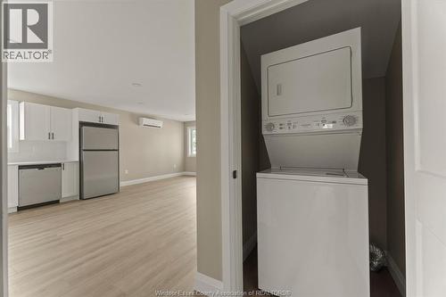 854 University Unit# Upper, Windsor, ON - Indoor Photo Showing Laundry Room