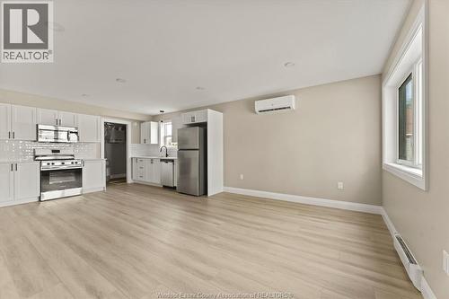 854 University Unit# Upper, Windsor, ON - Indoor Photo Showing Kitchen