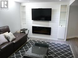 70 ROBERTSON CLOSE  Vaughan, ON L6A 2G7