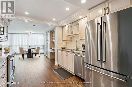 Kitchen appliances & breakfast area - 405 - 2010 Islington Avenue, Toronto, ON - Indoor Photo Showing Kitchen With Upgraded Kitchen