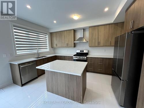 117 Silk Twist Drive, East Gwillimbury, ON - Indoor Photo Showing Kitchen