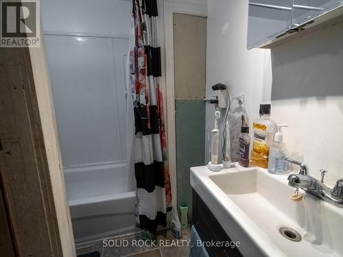 Unit 1 - Main Floor - original building - 98 Elmsley Street N, Smiths Falls, ON - Indoor Photo Showing Bathroom