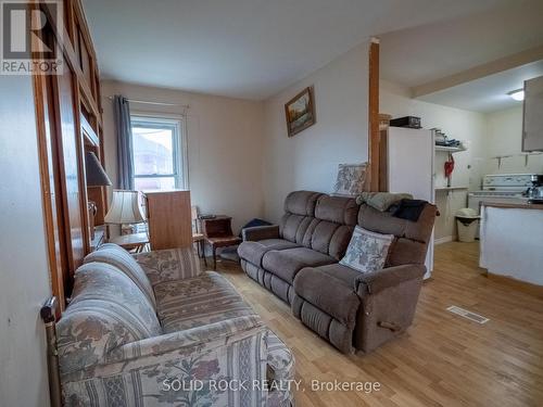 Unit 2 - Upper Floor - original building - 98 Elmsley Street N, Smiths Falls, ON - Indoor Photo Showing Living Room
