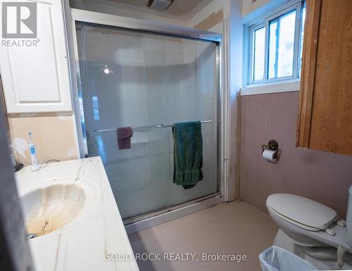 Unit 2 - Upper Floor - original building - 98 Elmsley Street N, Smiths Falls, ON - Indoor Photo Showing Bathroom