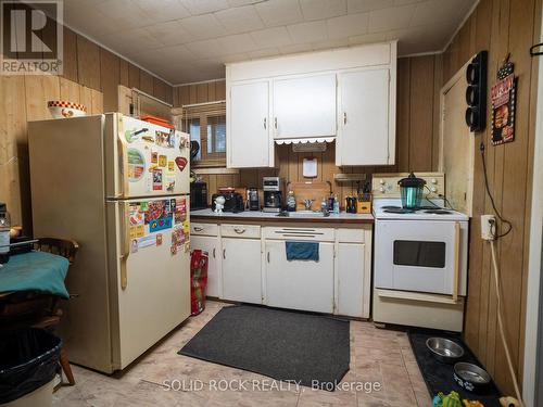 Unit 3 - 2-Storey - rear addition - 98 Elmsley Street N, Smiths Falls, ON - Indoor Photo Showing Kitchen