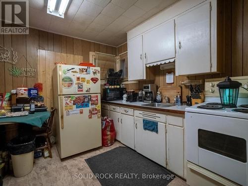 Unit 3 - 2-Storey - rear addition - 98 Elmsley Street N, Smiths Falls, ON - Indoor Photo Showing Kitchen