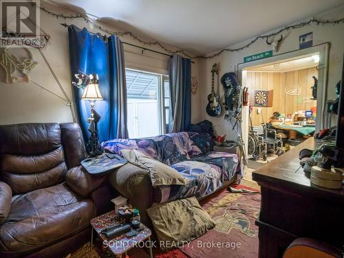 Unit 3 - 2-Storey - rear addition - 98 Elmsley Street N, Smiths Falls, ON - Indoor Photo Showing Living Room