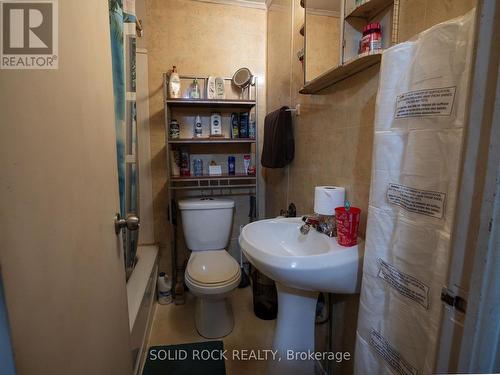 Unit 3 - 2-Storey - rear addition - 98 Elmsley Street N, Smiths Falls, ON - Indoor Photo Showing Bathroom