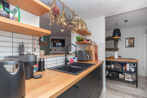 10-930 North Park St, Victoria, BC 