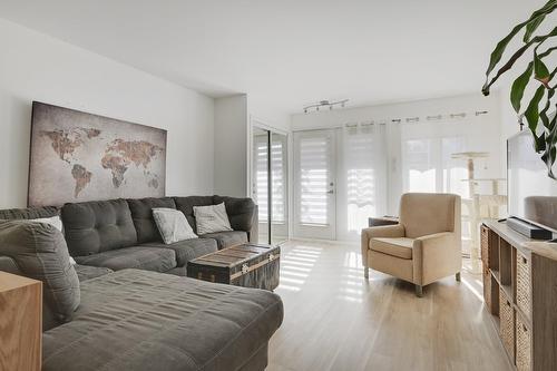 Salon - 102-1406 Rue Esther-Blondin, Québec (Sainte-Foy/Sillery/Cap-Rouge), QC 