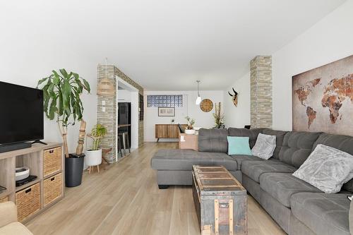 Salon - 102-1406 Rue Esther-Blondin, Québec (Sainte-Foy/Sillery/Cap-Rouge), QC 