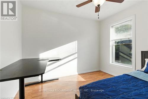 44 Holton Avenue N, Hamilton, ON - Indoor Photo Showing Bedroom