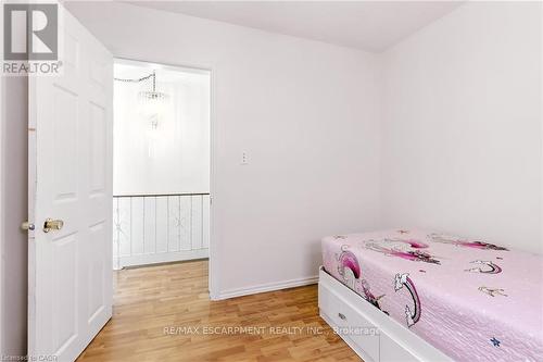44 Holton Avenue N, Hamilton, ON - Indoor Photo Showing Bedroom