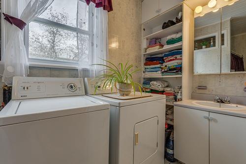 Laundry room - 1484 Route 340, Saint-Télesphore, QC - Indoor Photo Showing Laundry Room