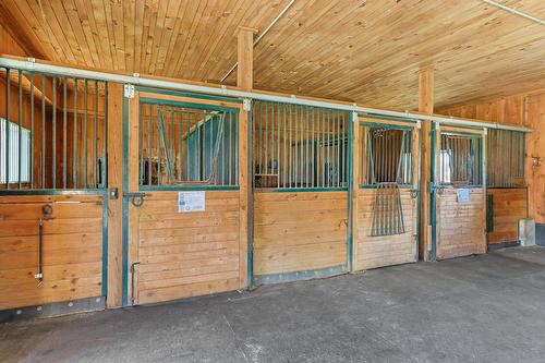 Stable - 195Z Ch. De La Rivière-Des-Fèves S., Sainte-Martine, QC 