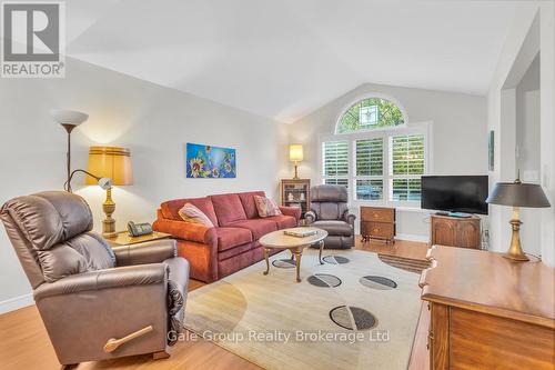 37 Crow Crescent, Woodstock (Woodstock - North), ON - Indoor Photo Showing Living Room