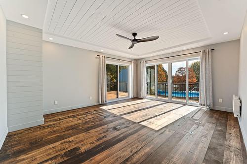 Salon - 650 Rue Western, Waterloo, QC - Indoor Photo Showing Other Room