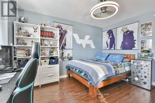 Sharing the Jack & Jill Bathroom - 63 The Queensway, Barrie, ON - Indoor Photo Showing Bedroom