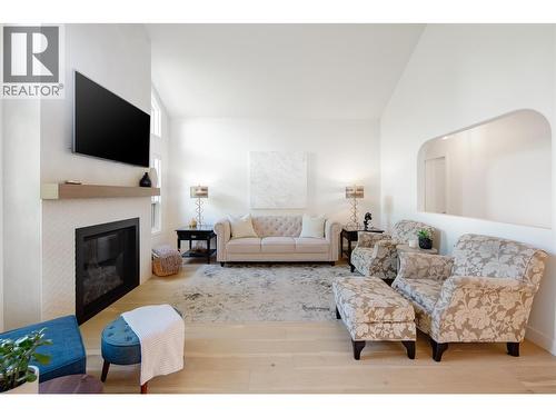 650 Lexington Drive Unit# 310, Kelowna, BC - Indoor Photo Showing Living Room With Fireplace