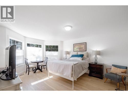 650 Lexington Drive Unit# 310, Kelowna, BC - Indoor Photo Showing Bedroom