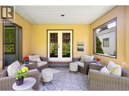 650 Lexington Drive Unit# 310, Kelowna, BC - Indoor Photo Showing Living Room