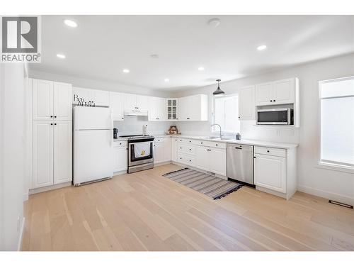 650 Lexington Drive Unit# 310, Kelowna, BC - Indoor Photo Showing Kitchen