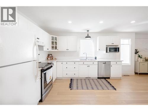 650 Lexington Drive Unit# 310, Kelowna, BC - Indoor Photo Showing Kitchen