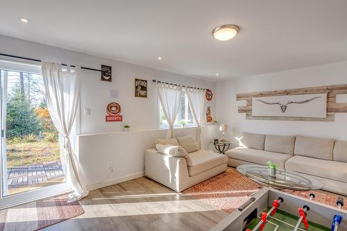 Living room - 6973 Rue Champlain, Wentworth-Nord, QC - Indoor Photo Showing Living Room