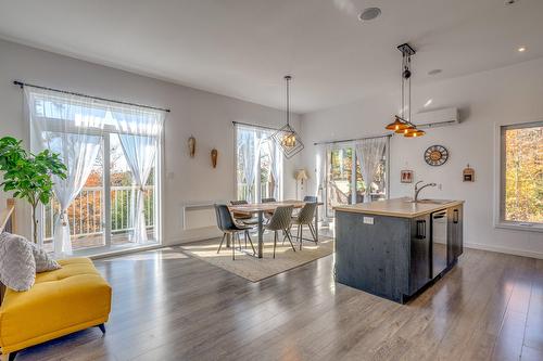 Dining room - 6973 Rue Champlain, Wentworth-Nord, QC - Indoor