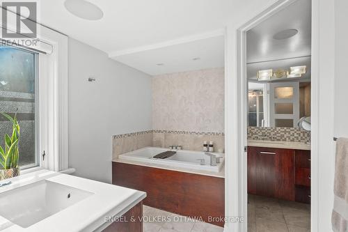 105 Crichton Street, Ottawa, ON - Indoor Photo Showing Bathroom
