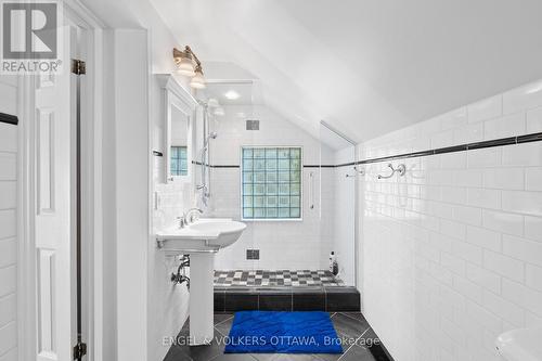 105 Crichton Street, Ottawa, ON - Indoor Photo Showing Bathroom