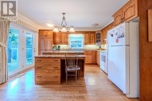 15 Selena Street, Kawartha Lakes (Lindsay), ON - Indoor Photo Showing Kitchen