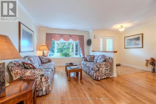 15 Selena Street, Kawartha Lakes (Lindsay), ON - Indoor Photo Showing Living Room