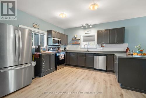 31 Murray Street, Fort Erie (Central), ON - Indoor Photo Showing Kitchen