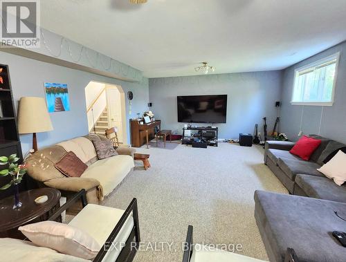 1311 Cuthbertson Avenue, Brockville, ON - Indoor Photo Showing Living Room