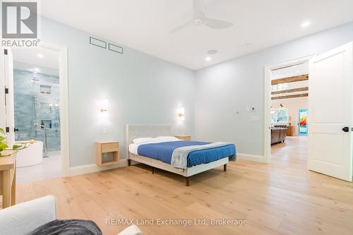 Master Bedroom 1 - 2220 (#4) Four Mile Creek Road, Niagara-On-The-Lake (Lakeshore), ON - Indoor Photo Showing Bedroom