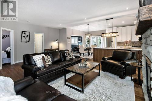 34 Davis Street, Collingwood, ON - Indoor Photo Showing Living Room