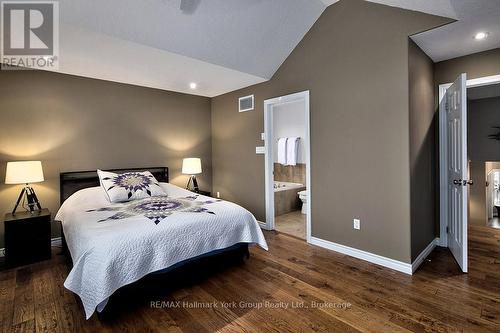 34 Davis Street, Collingwood, ON - Indoor Photo Showing Bedroom