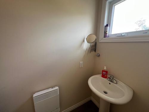 Powder room - 499 Route Cox, Bonaventure, QC - Indoor Photo Showing Bathroom