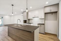 5-6 Av. du Parc  Salaberry-De-Valleyfield, QC J6T 2H8