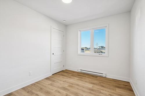 Chambre à coucher - 5-6 Av. Du Parc, Salaberry-De-Valleyfield, QC - Indoor Photo Showing Other Room