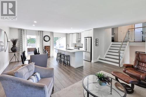 1404 Lewisham Drive, Mississauga, ON - Indoor Photo Showing Living Room