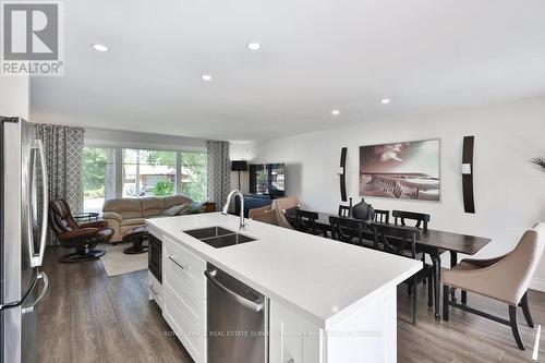 1404 Lewisham Drive, Mississauga, ON - Indoor Photo Showing Kitchen With Double Sink
