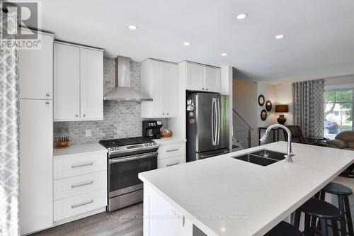 1404 Lewisham Drive, Mississauga, ON - Indoor Photo Showing Kitchen With Double Sink With Upgraded Kitchen