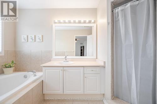 3896 Bloomington Crescent, Mississauga, ON - Indoor Photo Showing Bathroom