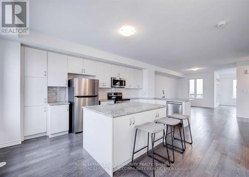 3051 - 3051 John Mckay Boulevard, Oakville, ON - Indoor Photo Showing Kitchen With Upgraded Kitchen